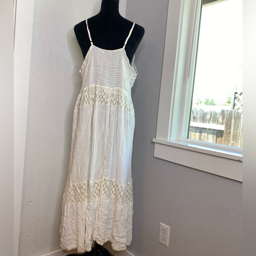 Elegant White Midi Dress - Picture 2 of 6